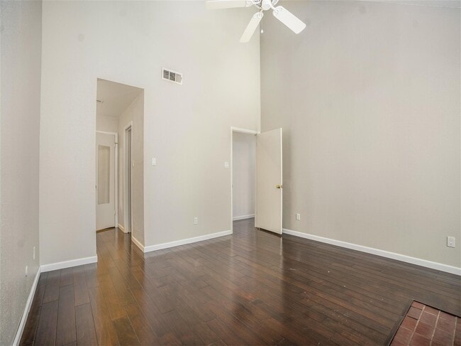 Building Photo - 746 Country Pl Dr