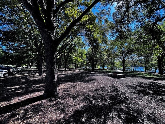 Building Photo - 1507 Holly St