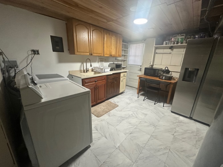 Building Photo - 1xxx Jarvis Ave