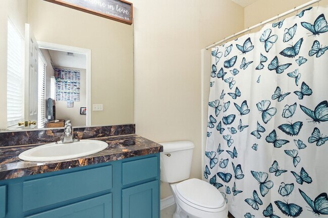 Building Photo - Charming 3BR Home in Richmond Hill with Pond View & Great Location!