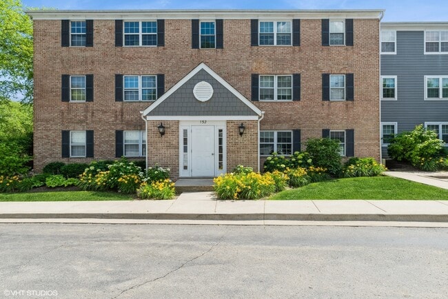 Primary Photo - 152 E Winchester Rd