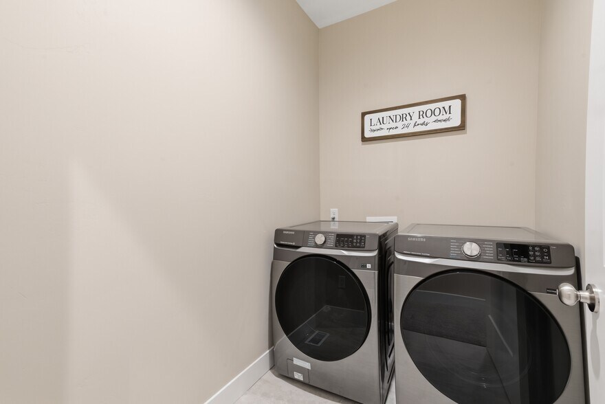 Building Photo - 1562 E 3900 S