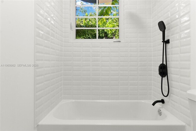 Building Photo - 1009 Meridian Ave