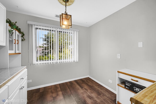 Building Photo - 920 Surrey Dr