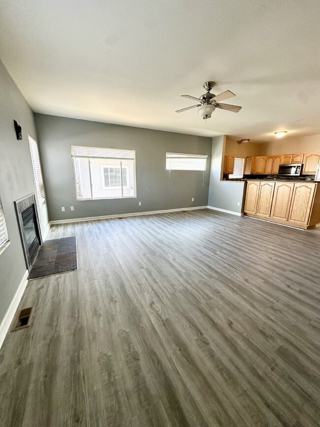 Building Photo - Charming Townhouse for Rent in Cheyenne, WY