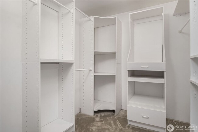 Building Photo - 5Bd/2Ba Shoreline House