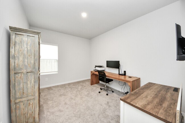 Building Photo - 25089 Pomegranate Pl