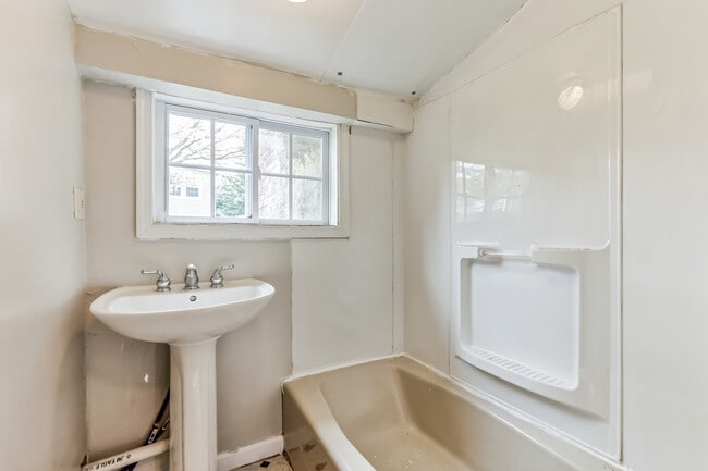 Building Photo - 123 Main St