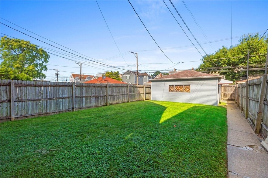 Building Photo - 3121 N Kimball Ave