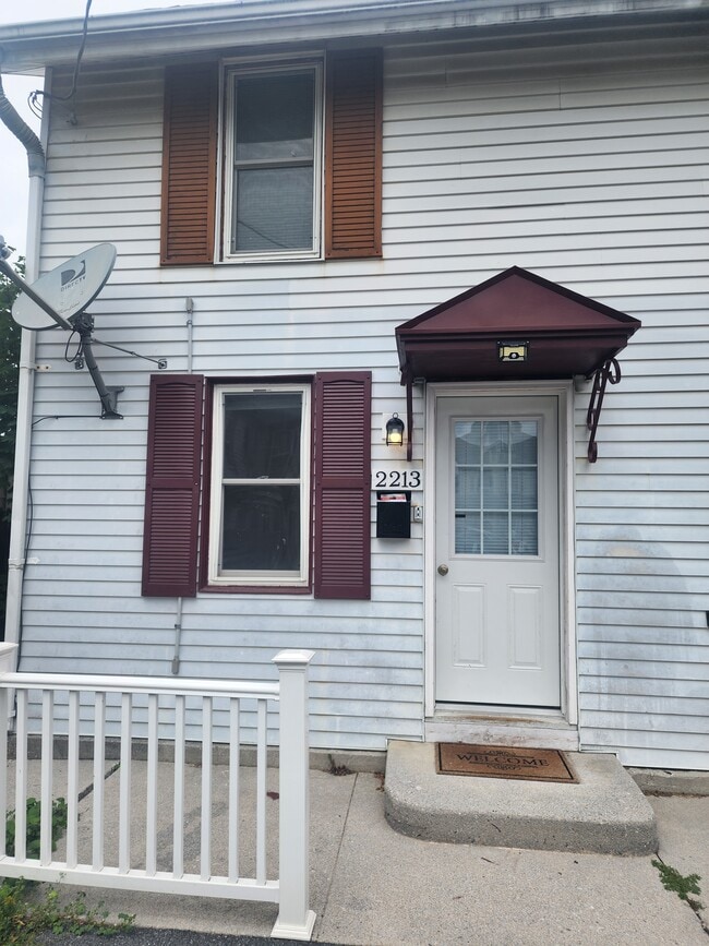 Building Photo - 2213 Lehman St