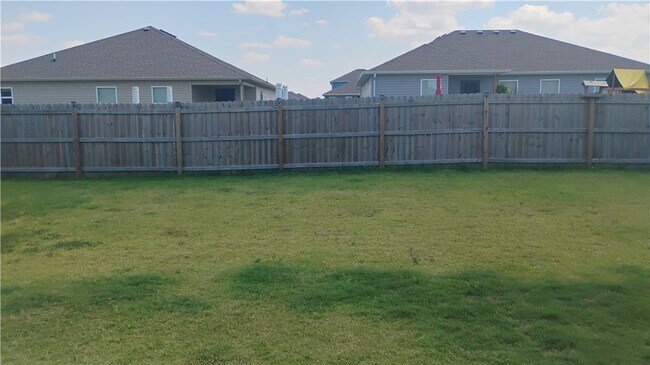 Building Photo - 1701 Forest Dr