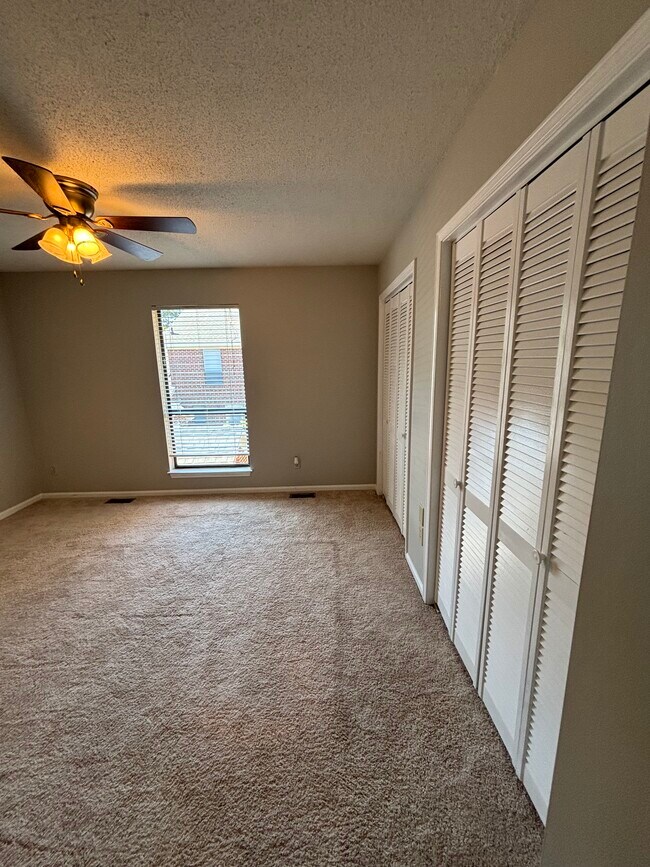 Building Photo - 2701 Thackery Rd