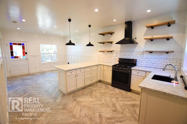 Building Photo - Spacious 1-Bedroom Retreat in Desirable Mo...