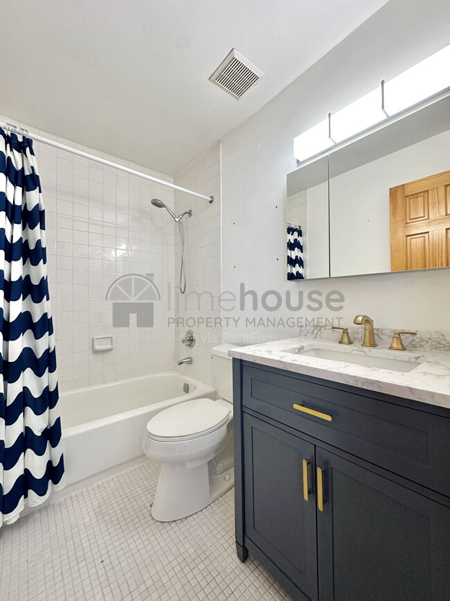 Building Photo - 3908 Whispering Oaks Pl