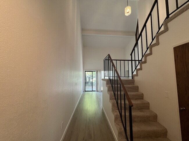 Building Photo - Beautiful Condo in Villa Del Sol – 2 Beds,...