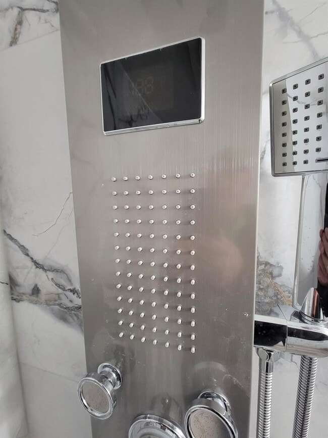 Building Photo - 6300 Seawall Blvd