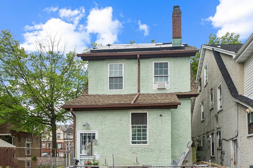 Building Photo - 83-23 160th St