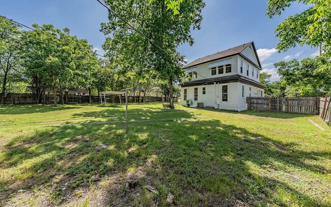 Building Photo - 2700 Grim Ave