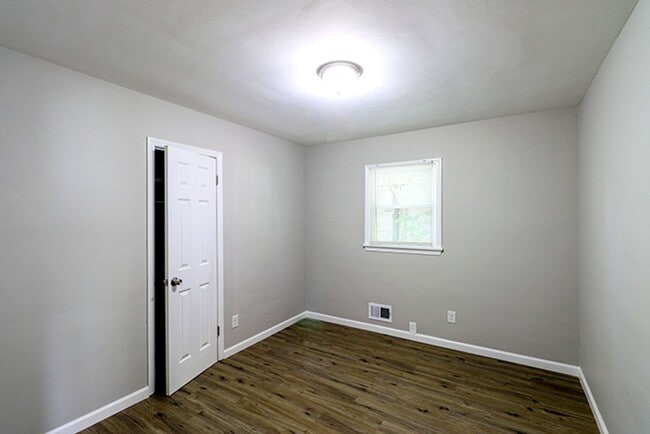 Building Photo - 3 Bedroom; 1 Bath; Ranch Home