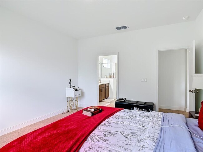Building Photo - 792 Hyperion Dr