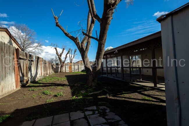 Building Photo - 3 Bedroom, 2 Bath Home - $2095 per month!