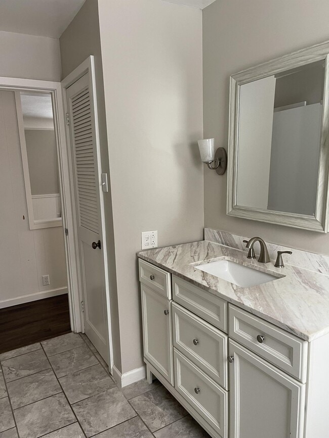 Building Photo - 610 Parkside Dr