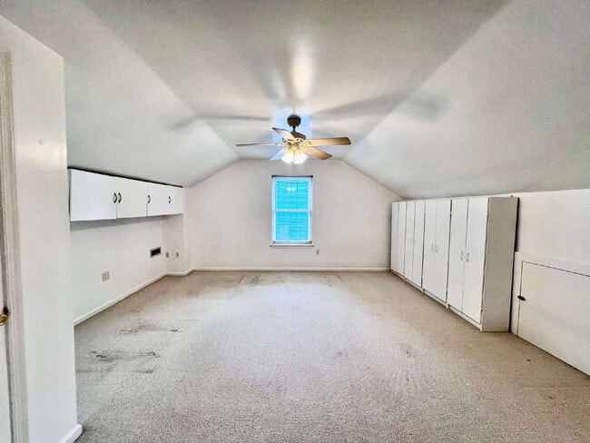Building Photo - OPEN HOUSE SUNDAY THE 21ST 1PM-3PM! Move-In Special: Receive $1,300 off your first full month’s r...