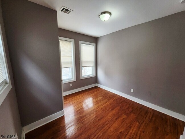 Building Photo - 146 Hollywood Ave