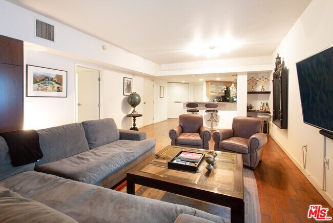 Building Photo - 13700 Marina Pointe Dr