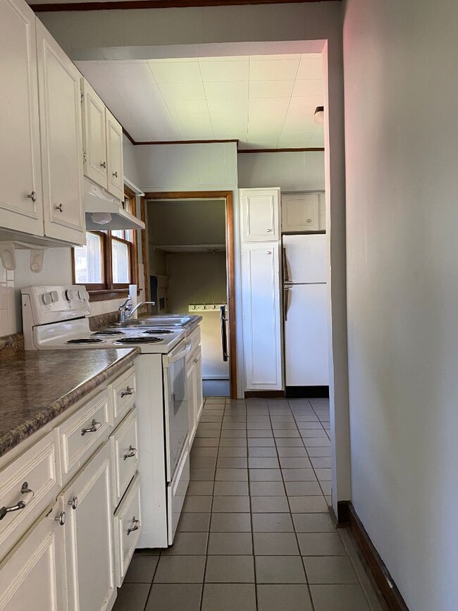 Building Photo - 214 N Bowen St