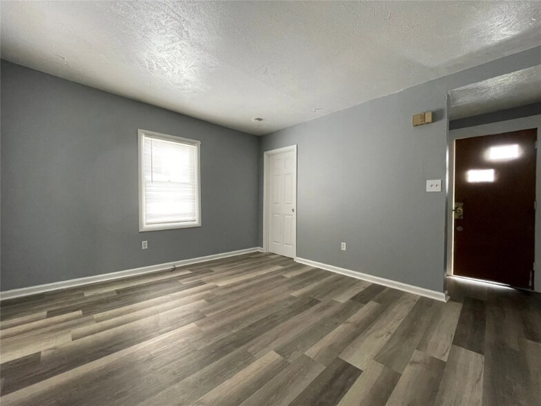 Building Photo - 2213-2215 7th Ave N