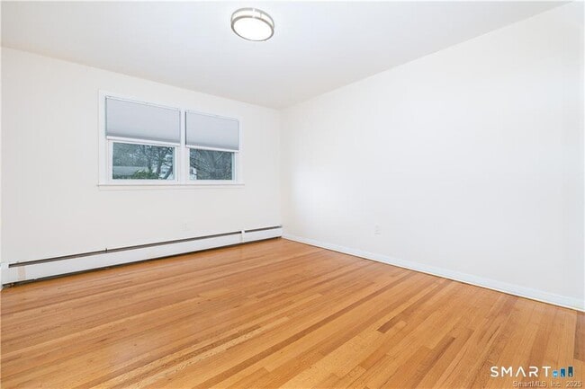 Building Photo - 129 W Ridge Dr