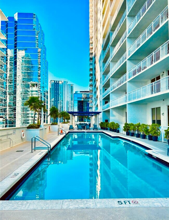 Building Photo - 1200 Brickell Bay Dr
