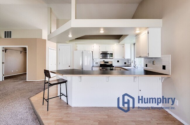 Building Photo - Charming home minutes from Settler's Park