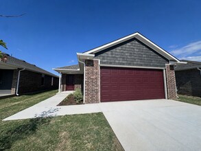 Building Photo - 9013 Washita Crk Dr