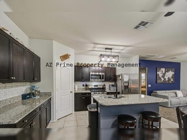 Building Photo - 30945 W Picadilly Rd