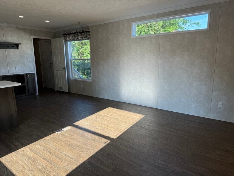 Building Photo - 2042 Marmoor Dr