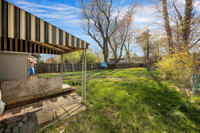 Building Photo - 460 Orchard St