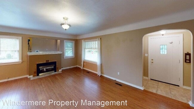 Building Photo - 3 br, 1.5 bath House - 217 Howard Street