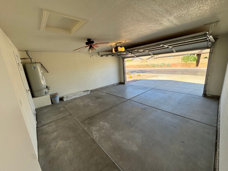 Building Photo - 11361 W Loma Blanca Dr