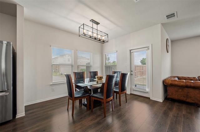 Building Photo - 901 Euston St