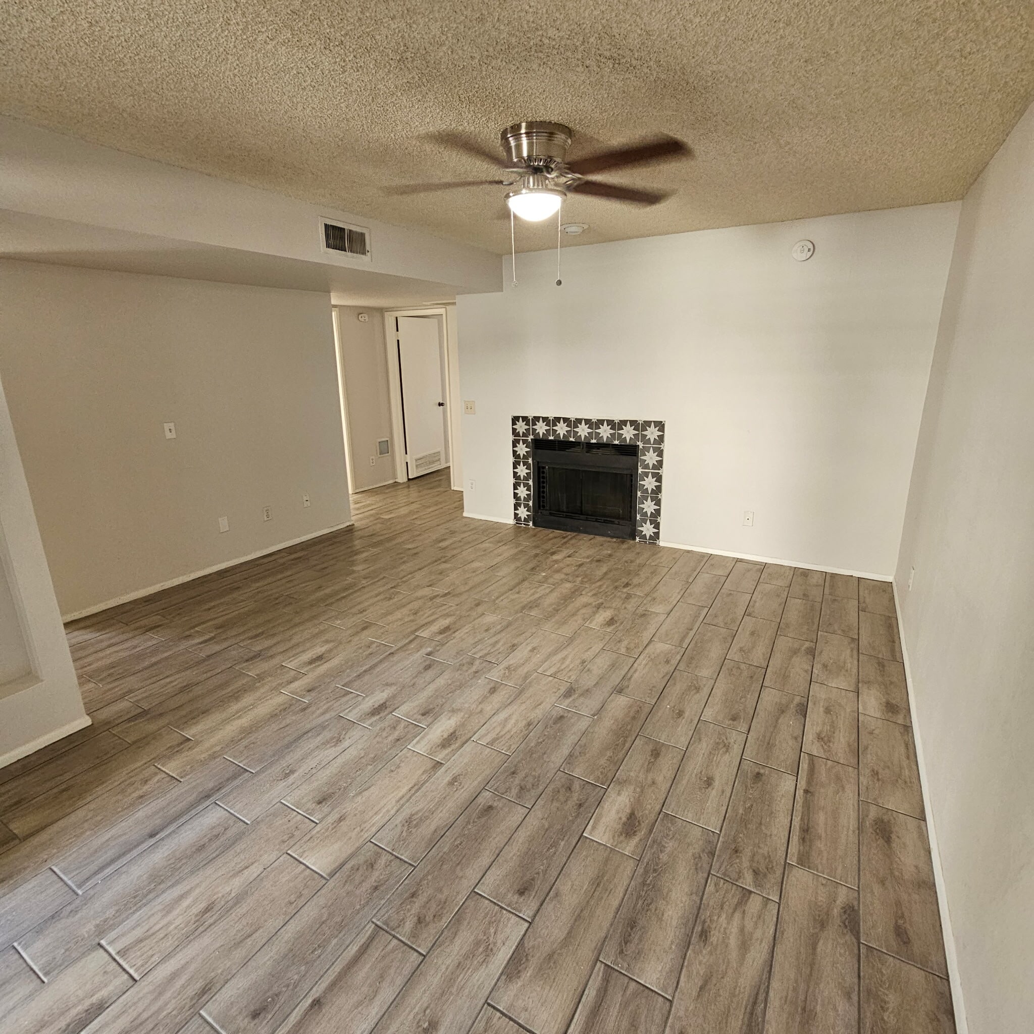 Building Photo - 850 S River Dr