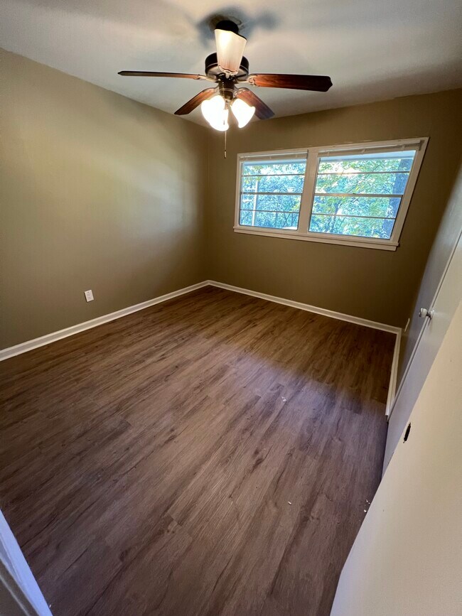 Building Photo - 3366 Willow Lane Dr