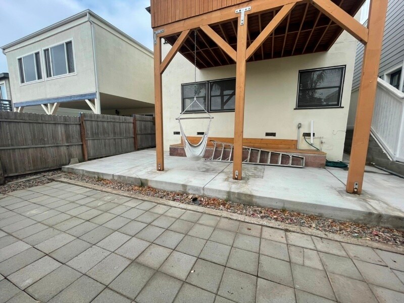 Building Photo - 622 Loma Dr