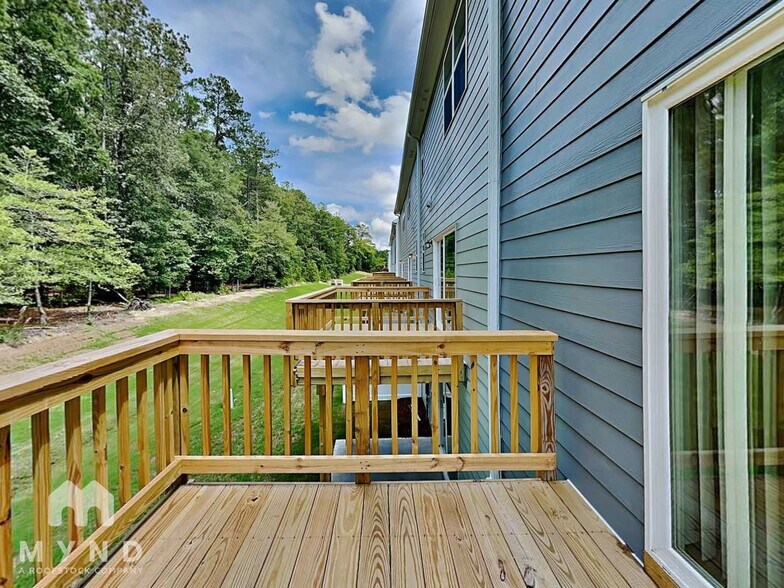 Building Photo - 6921 Woodland Stream Pl