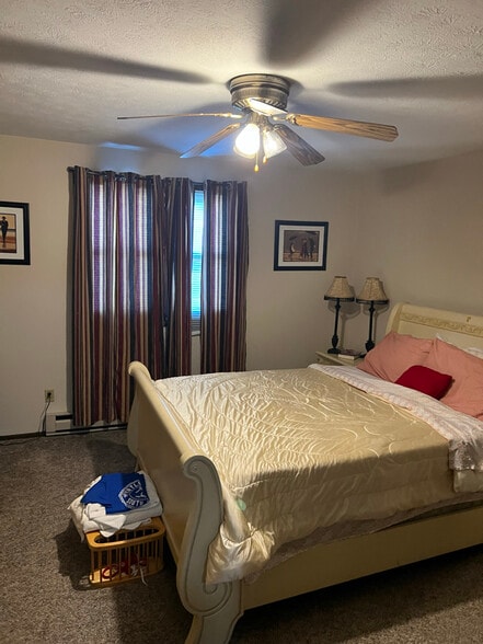 Building Photo - 826 Reno Dr