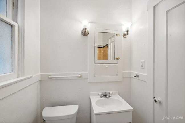 Building Photo - 2425 Fillmore St