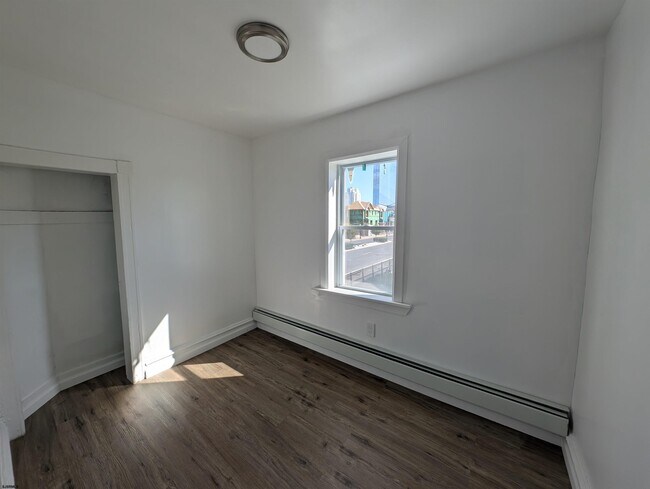 Building Photo - 124 N Delaware Ave