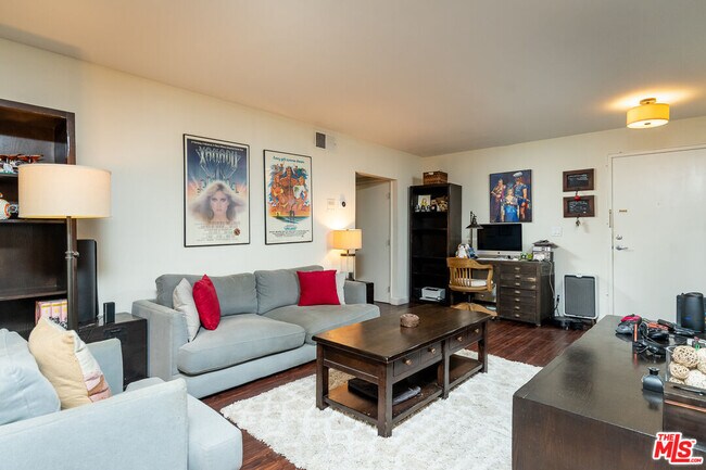 Building Photo - 1730 Camino Palmero St