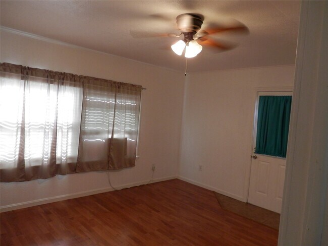 Building Photo - 124 17th St